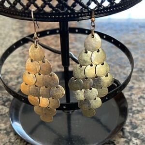 Gold Dangle Earrings 🌺